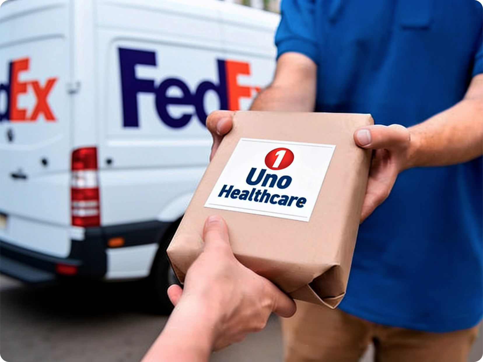 Entrega de pacote da Uno Healthcare em frente a veículo FedEx.